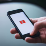 YouTube et la culture québécoise : entre défis et résilience numérique – MinuteTech