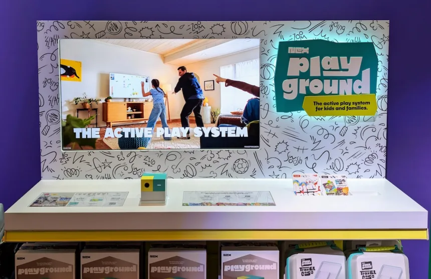 Image de la console Nex Playground avec un téléviseur dans le cadre du CES 2026